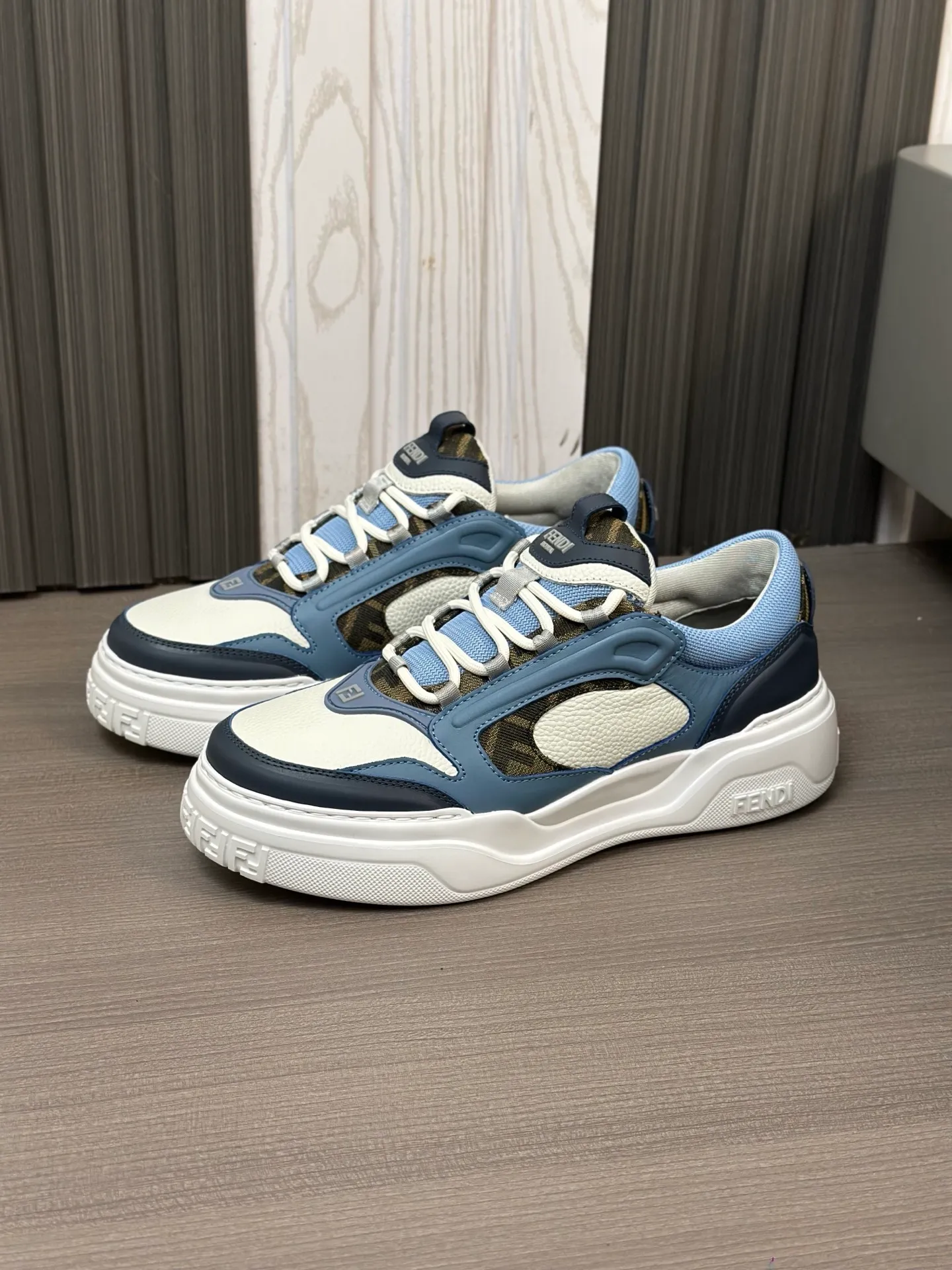 [FENDI] Fendi men's shoes 💰780💰 - High-end quality original casual sports shoes - Upper: Nappa calfskin, pebbled calfskin, tongue and heel; injection molded brand logo plastic module - Lining: brand canvas - Outsole: ultra-light T men's shoes 💰R foam rubber; molded outsole - Super high quality control, fine workmanship: highlighted (high-end, luxury, grade) -Size :39-44 (38, 45, can be customized)